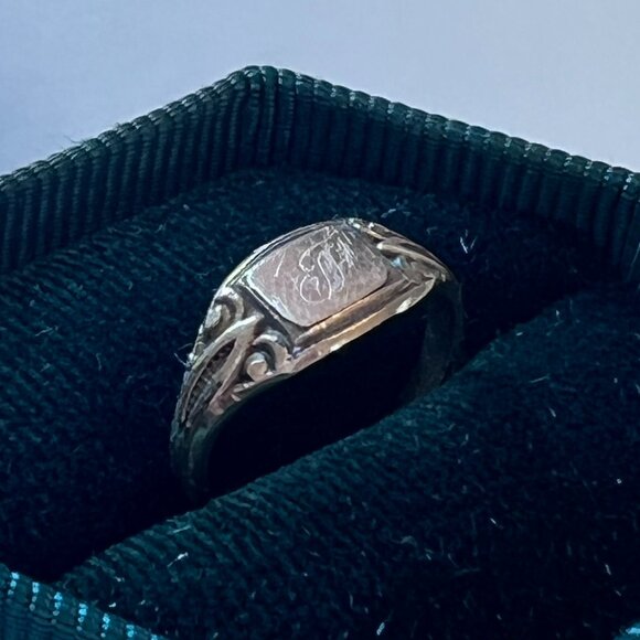 Sentimental and delicate vintage 1900s Baby Ring Hallmarked "10K Gold Filled" - Picture 1 of 6